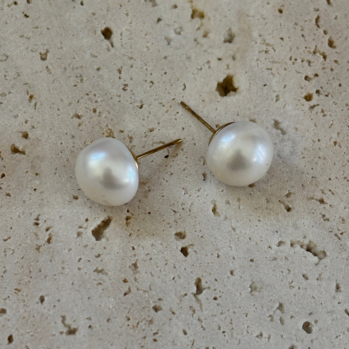 Soft Pearl Earrings