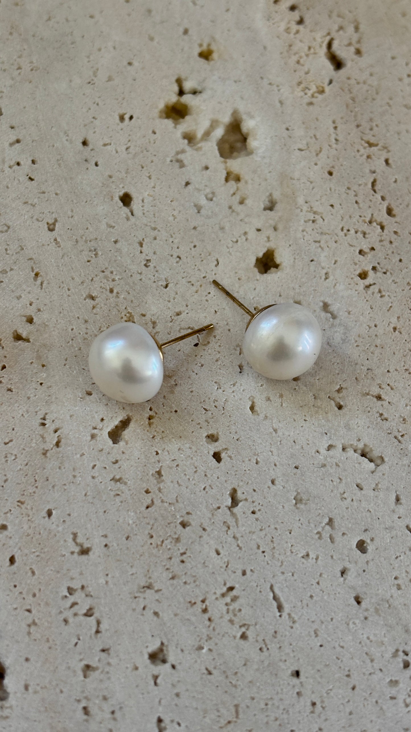 Soft Pearl Earrings